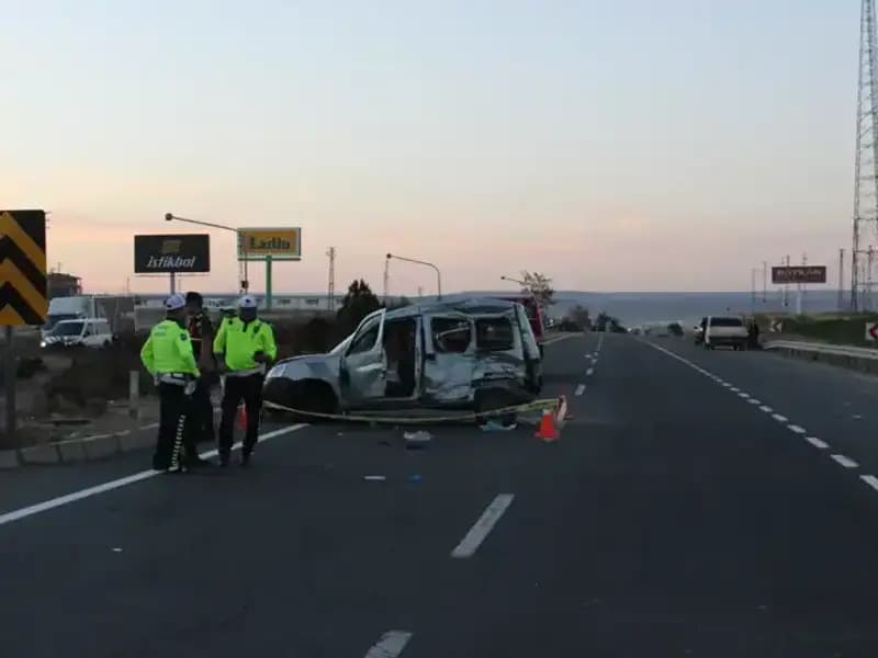 Üzücü Kaza: Öğretmenler ve Bir Sürücü Hayatını Kaybetti