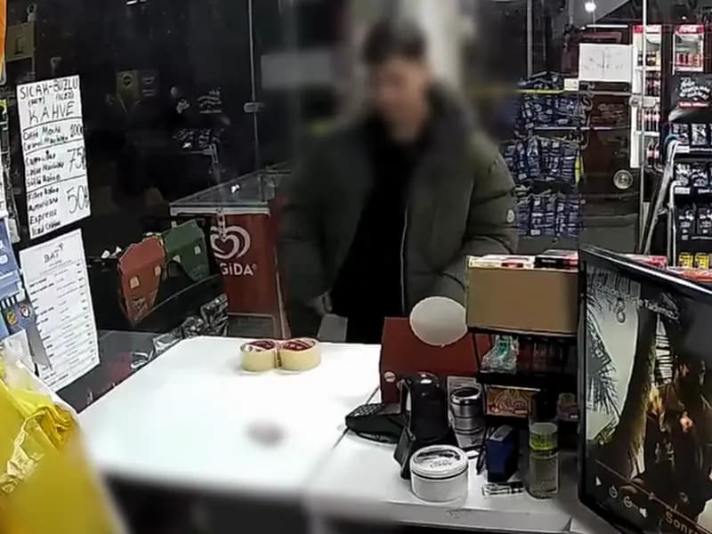 Fatih'te Akran Zorbalığı: Çocuğa Doğum Günü İşkencesi