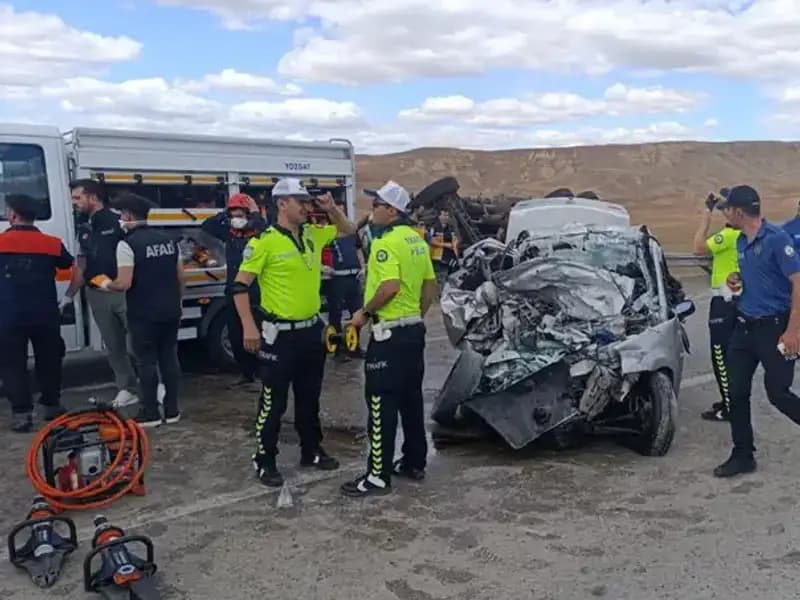 Yozgat’ta Feci Trafik Kazası: 3 Kişi Hayatını Kaybetti, 2 Kişi Yaralandı