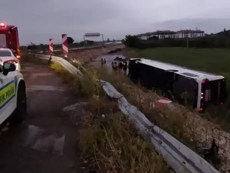 Manisa'da Yolcu Otobüsü Kazası: Çok Sayıda Yaralı ve Flaş Gelişmeler