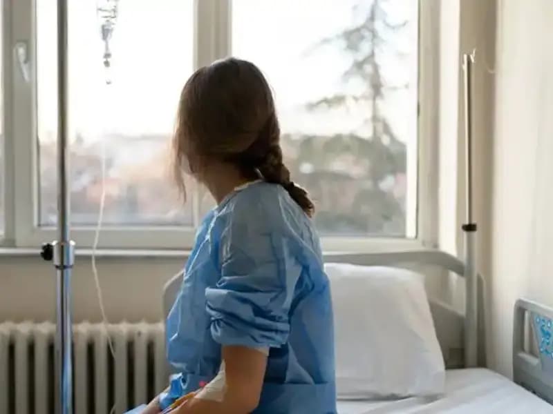 27 Yaşında Meme Kanseri Teşhisi: “Ciddi Değil” Diye İşaret Edilen Belirtiler