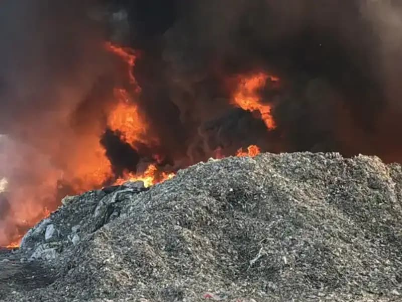 Adana'da Geri Dönüşüm Fabrikasında Büyük Yangın: Olay Anı ve Sonrası