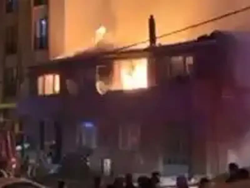 Gaziosmanpaşa’da Dehşet Verici Yangın: İki Bina Alev Alev Yandı