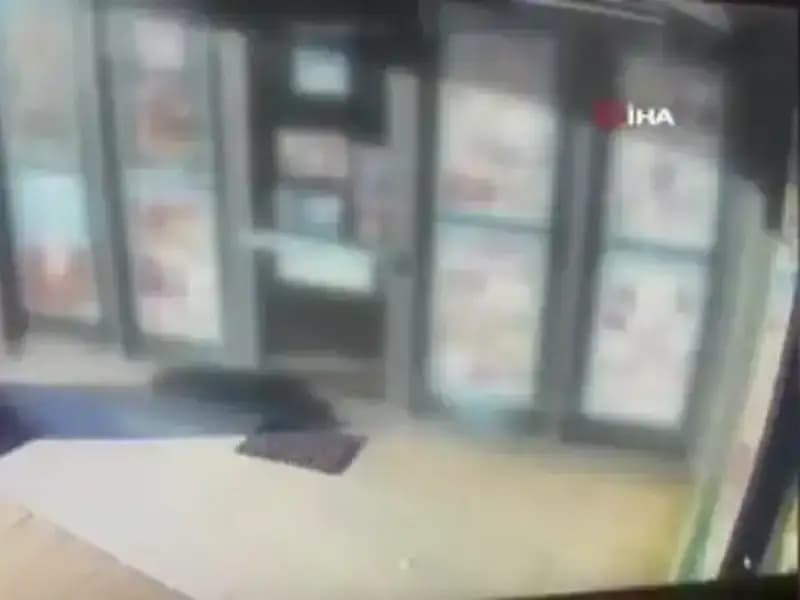 Market Çalışanı, Tehlikeli Anı Refleksiyle Aştı: Ölümden Döndü!