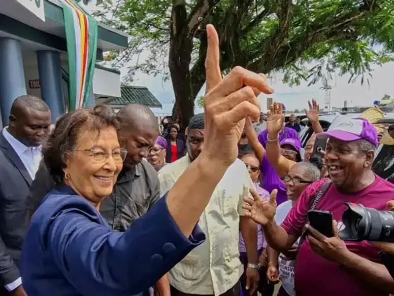 Surinam, Tarihinde İlk Kadın Devlet Başkanı ile Tanıştı