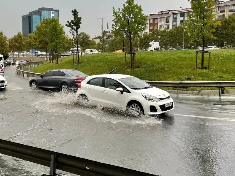 10 İl İçin Sarı Uyarı: Kuvvetli Yağışa Dikkat!