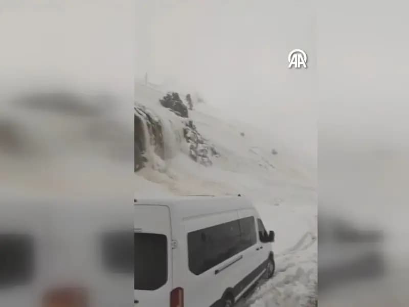 Şırnak-Hakkari kara yolunda çığ düştü, ulaşım kapandı