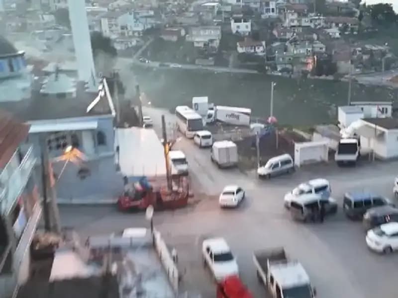 İzmir’de Dev Operasyon: 99 Adrese Eş Zamanlı Baskın ve 133 Gözaltı