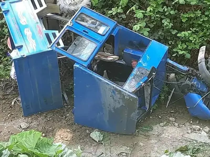 Pat Pat Dereye Devrildi: Kumanda Kaybı Sonucu İki Yaralı