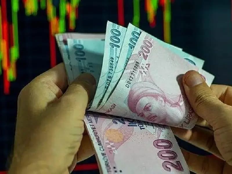 Prof. Dr. Erhan Aslanoğlu: "TL'nin Getirisini Azaltmak, Enflasyonla Mücadelede Zorluk Yaratabilir"