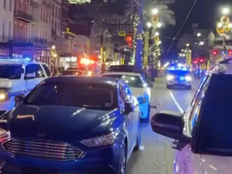 ABD'de Kalabalığa Araba Daldı: En Az 10 Ölü!