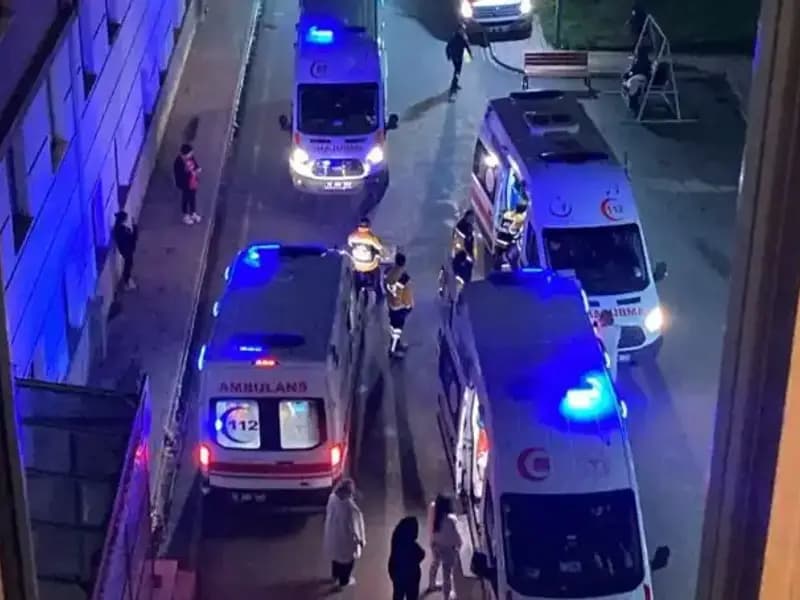 Gece Yarısı Yemeği Kabusa Dönüştü: 53 Öğrenci Hastanede