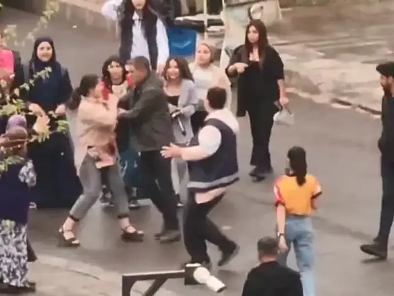 Adliye Önünde Tekmeli Yumruklu Kavga: Gergin Anlar Yaşandı