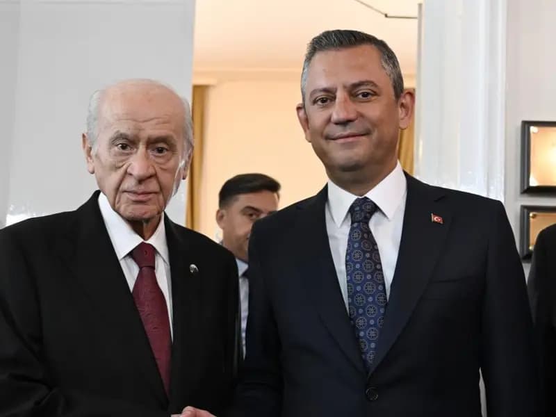 MHP Lideri Bahçeli, CHP Başkanı Özgür Özel'i Aradı