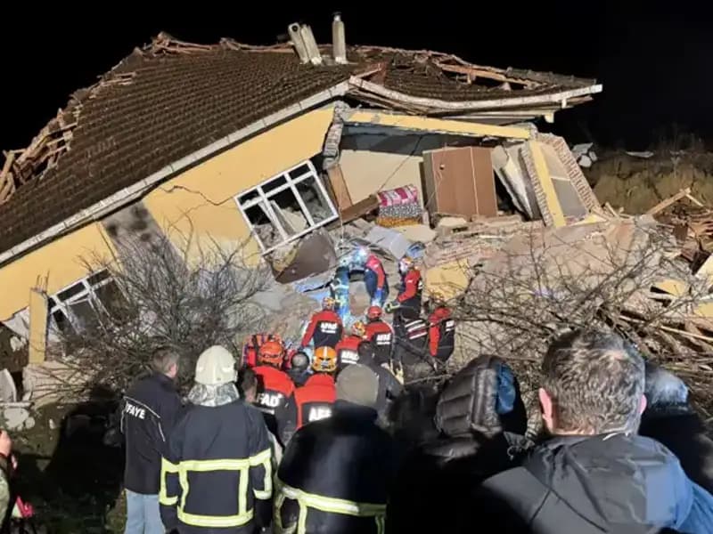 Sinop'ta Gerçekleşen Heyelan Sonucu Üç Ev Yıkıldı: Detaylar Şok Edici!