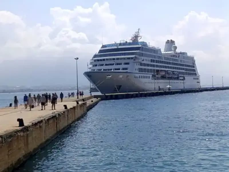 Alanya'ya Kruvaziyerle Gelen ABD'li Turistlerin Yüzleri Gülerken, Şehir Renklendi