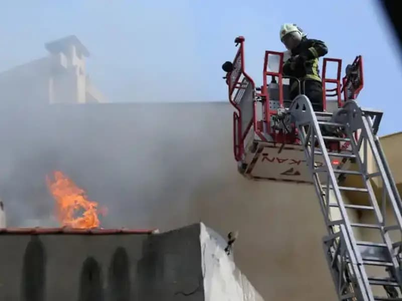 Çanakkale'de 4 Katlı Binada Yangın: Durum Kontrol Altında!