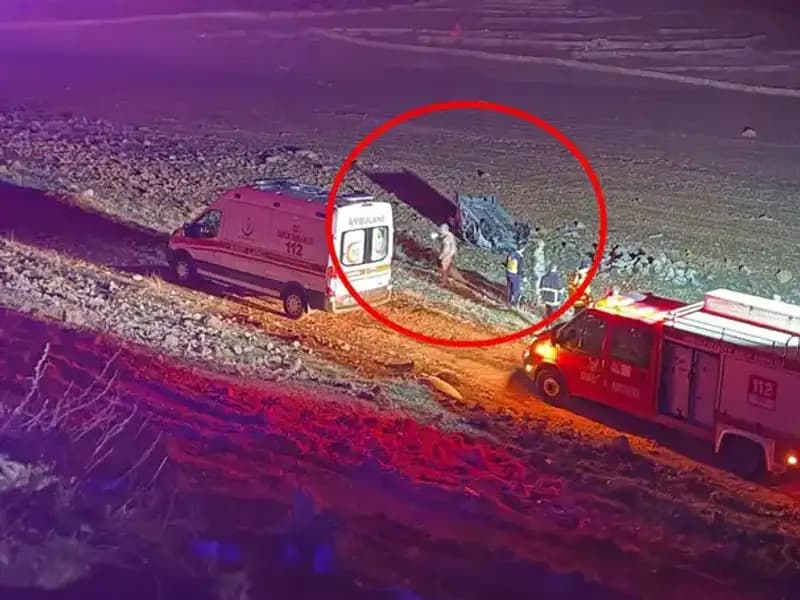 Otomobil Kazasında İki Kişi Hayatını Kaybetti, Güvenlik Önlemleri Sorgulanıyor