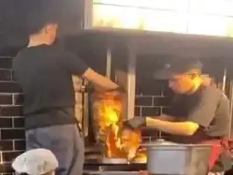 Pişmiş Tavuk Döner Üzerine Çiğ Et Konulması Skandalı: İnceleme Başlatıldı