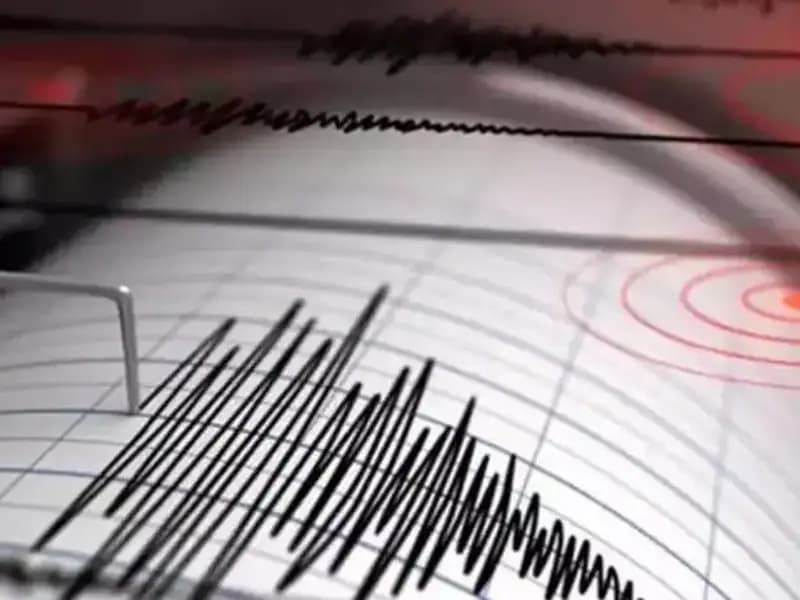 Ege Açıklarında 4,1 Büyüklüğünde Deprem: İtalyan Sismologlardan Uyarı