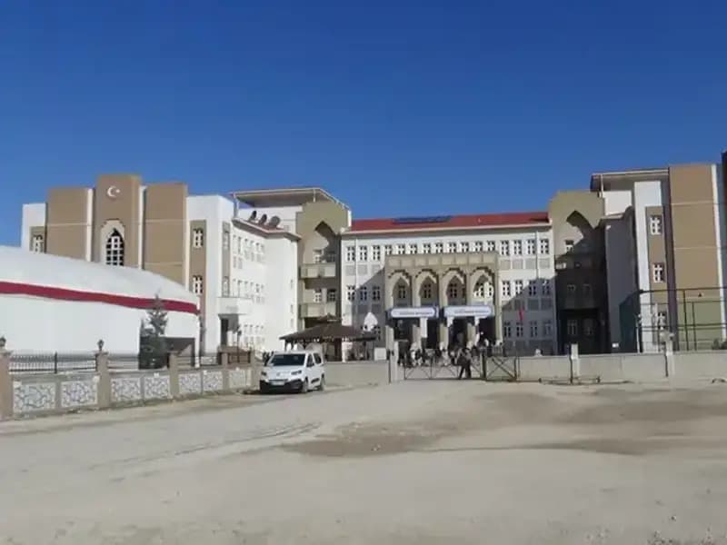 Ortaokulda Öğretmenden Öğrenciye Şiddet İddiası: Eğitimde Güvenlik Sorunu