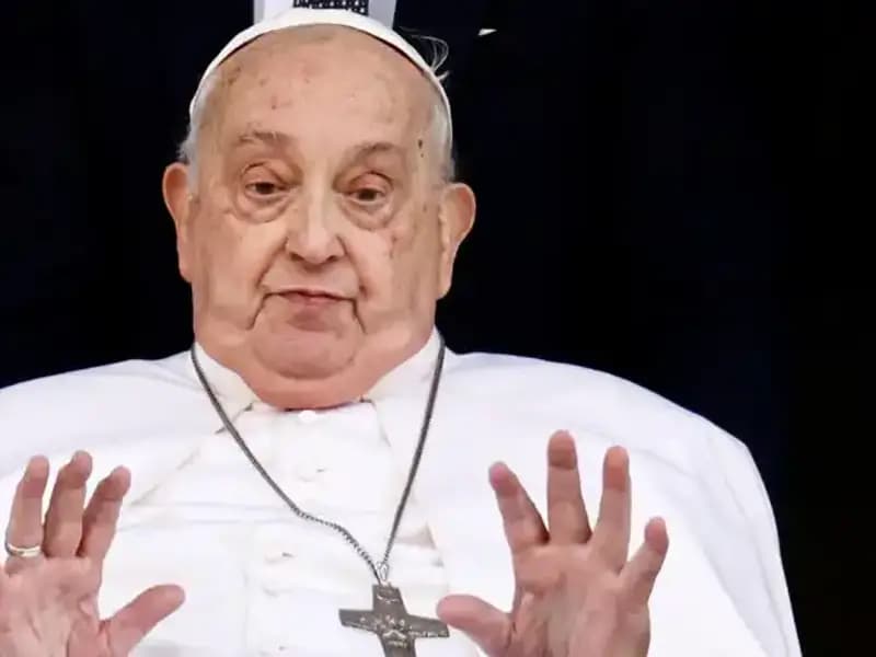 Papa Francis’in Ölümden Dönüş Hikayesi: "Kendi Kusmuğunda Boğuldu"