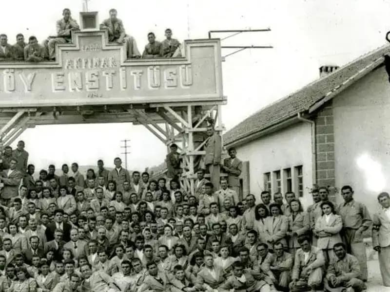 17 Nisan'ı Anlamak: Köy Enstitüleri'nin Tarihsel Önemi ve Mirası