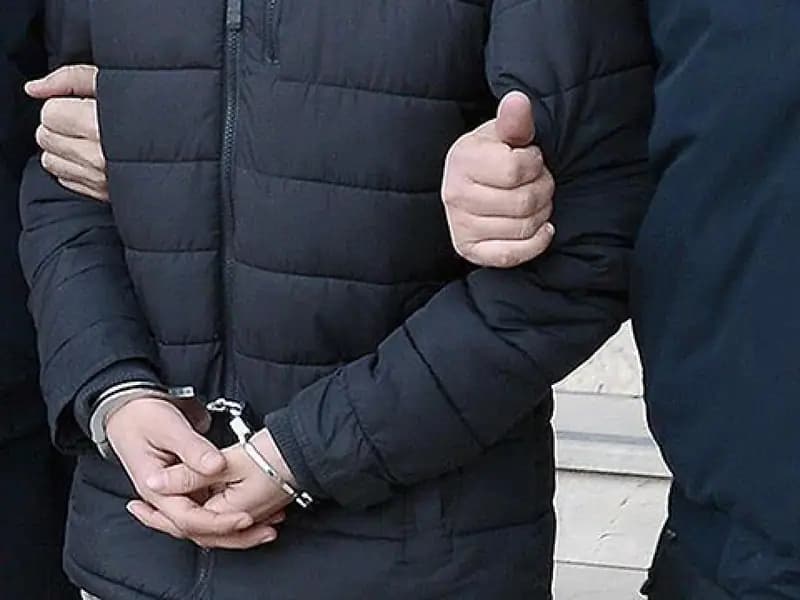 Beşiktaş Belediye Başkanı Akpolat ihale yolsuzluğu soruşturması kapsamında gözaltına alındı.