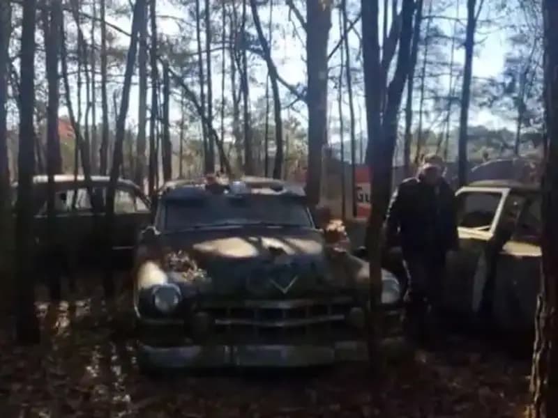 Amerika'da Otomobil Tutkusunu Evinin Zemin Katında Yaşatan Adam