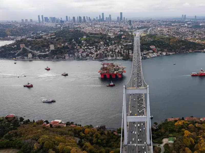 İstanbul Boğazı'nda Gemi Trafiğine Geçici Aralama