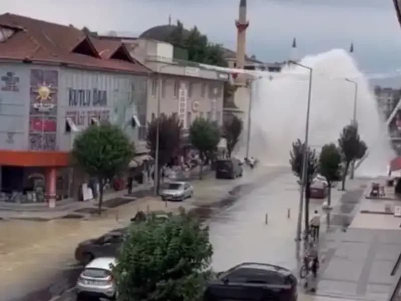 İçme Suyu Hattındaki Patlama, Şehirde Su Kirliliği Tehlikesi Oluşturdu