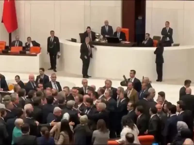 Mecliste Kavga: Emekli İkramiyesi Gerginliğe Neden Oldu