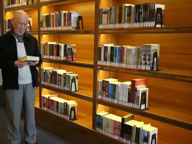 71 Yıldır Sürdürülen Okuma Tutkusu: 8 Yaşında Başlayan Yolculuk