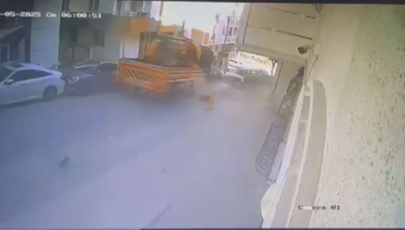 Kontrolden Çıkan Vinç, 23 Araca Çarparak Tahribat Yarattı