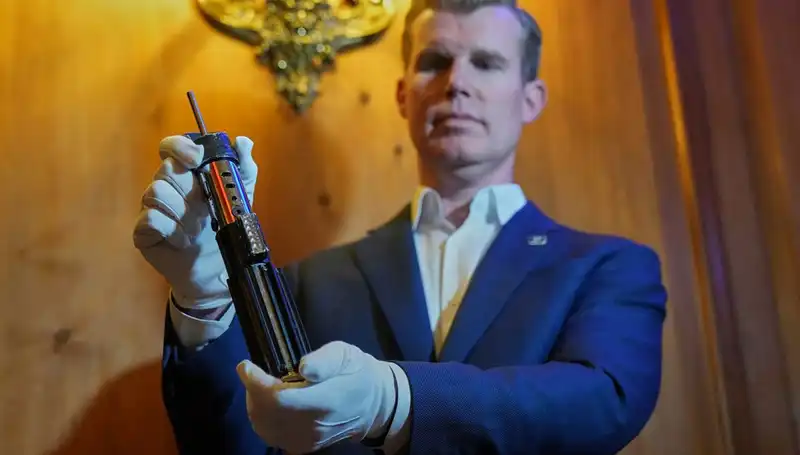 Darth Vader'ın Işın Kılıcı, Rekor Fiyata Satıldı: 3.65 Milyon Dolar!