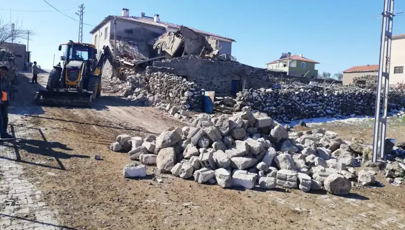 Kayseri'de Korkunç Ahır Çökmesi: 35 Küçükbaş Hayvan Hayatını Kaybetti