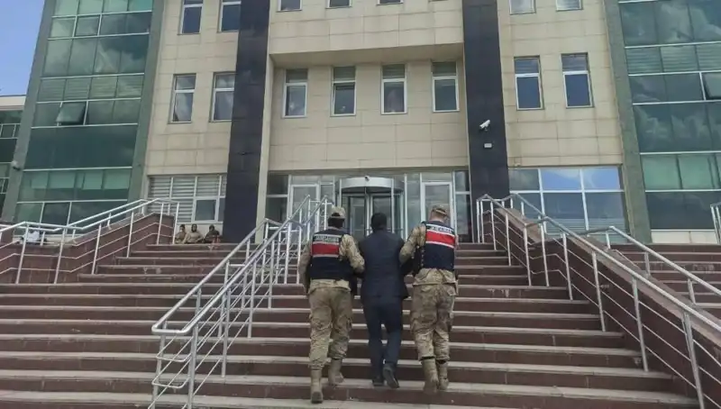 Hapis Cezası ile Aranan Şüpheli, İnternet Kafede Saklanırken Yakalandı!