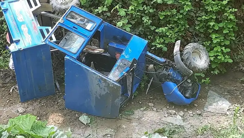 Pat Pat Dereye Devrildi: Kumanda Kaybı Sonucu İki Yaralı