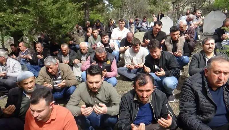 Bir Köy, Sevgili Öğretmenini Gözyaşlarıyla Uğurladı!