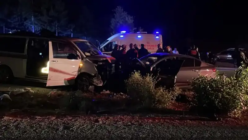 Ters Yön Faciası: Kafa Kafaya Çarpışma Sonucu Bir Çok Kayıp!
