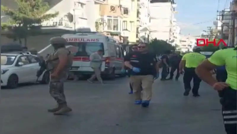 İzmir’de Karakola Yapılan Silahlı Saldırıda İki Polis Şehit Oldu, Bir Yaralı
