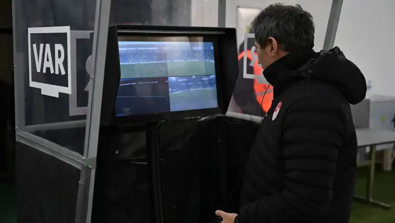 Beşiktaş-Gaziantep FK Maçında Alman VAR Hakemi Tartışmalara Yol Açtı