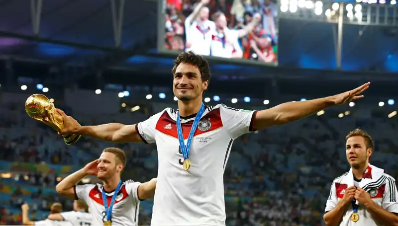 Almanya'nın Futbol Efsanesi Hummels, Futbol Kariyerini Noktalıyor