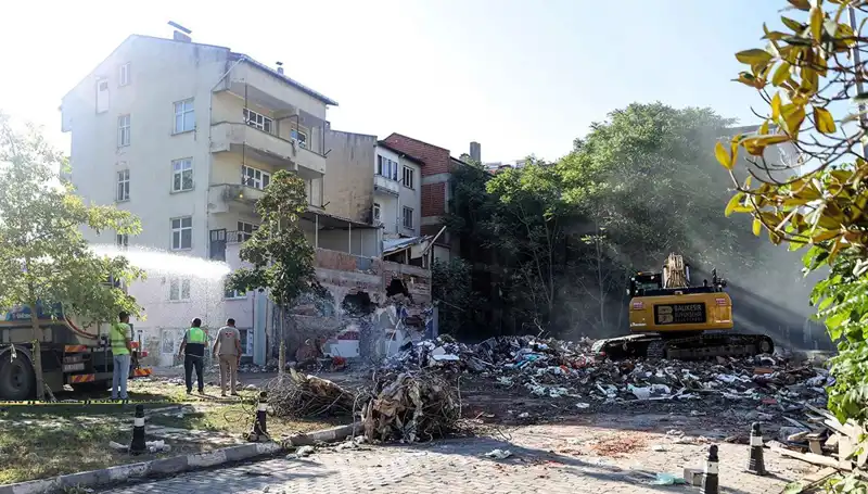 Sındırgı'da Deprem Sarsıntıları Devam Ediyor: Son Gelişmeler