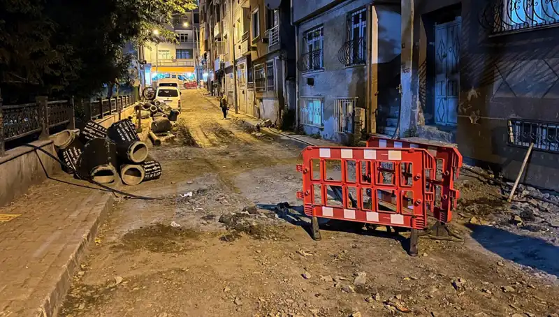 Bayrampaşa Sokaklarındaki Rögar Patlaması, Altyapı Çalışmalarını Gölgede Bıraktı!