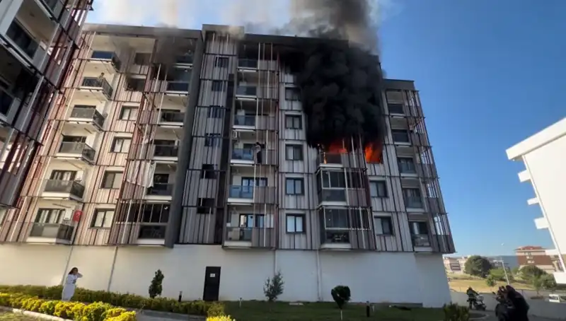 Çanakkale'de Geceyi Alevler İçinde Geçiren Vatandaşlar Korku Dolu Anlar Yaşadı