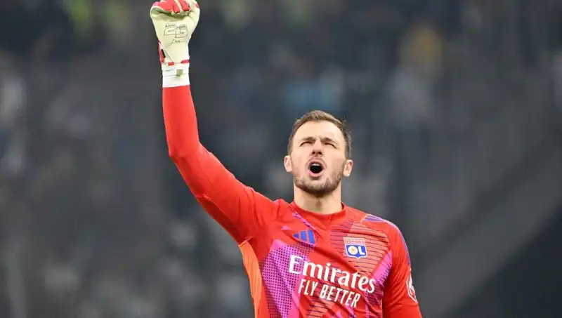 "Yeni Gün, Yeni Transferler: 1 Mart 2025 Spor Manşetleri"
