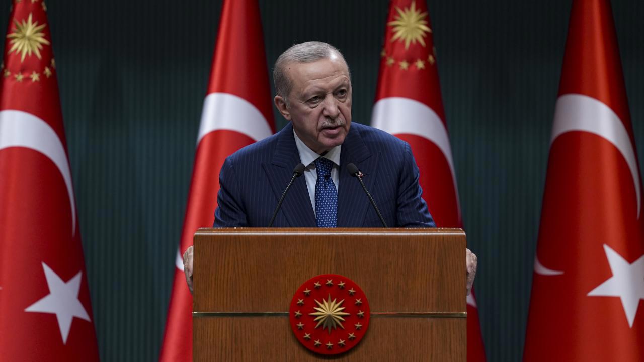 Cumhurbaşkanı Erdoğan: Depremzedelerin yardımı ön planda tutulacak
