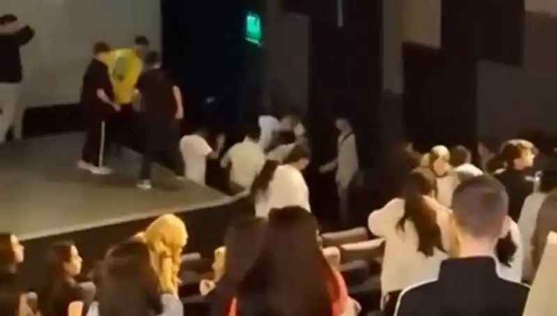Rapçi Çakal'ın Hayranları Arasında Tartışma Büyüyor: Kavga Ortalığı Karıştırdı!