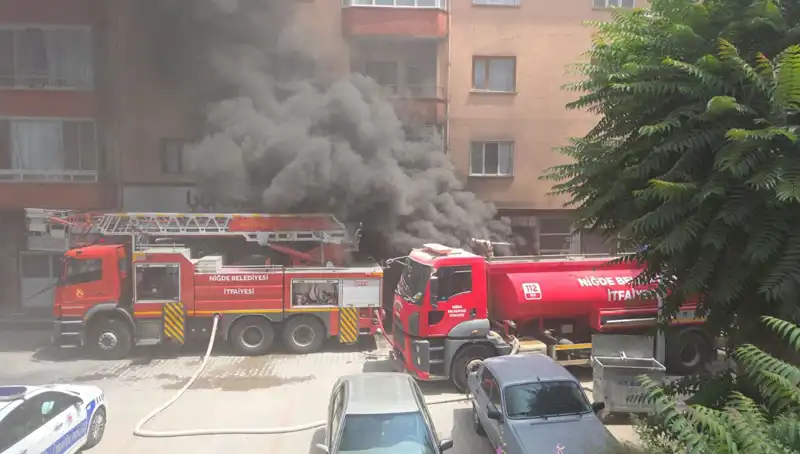 Niğde'de Beyaz Eşya Deposunda Korkunç Yangın: Şehrin Göbeğinde Panic